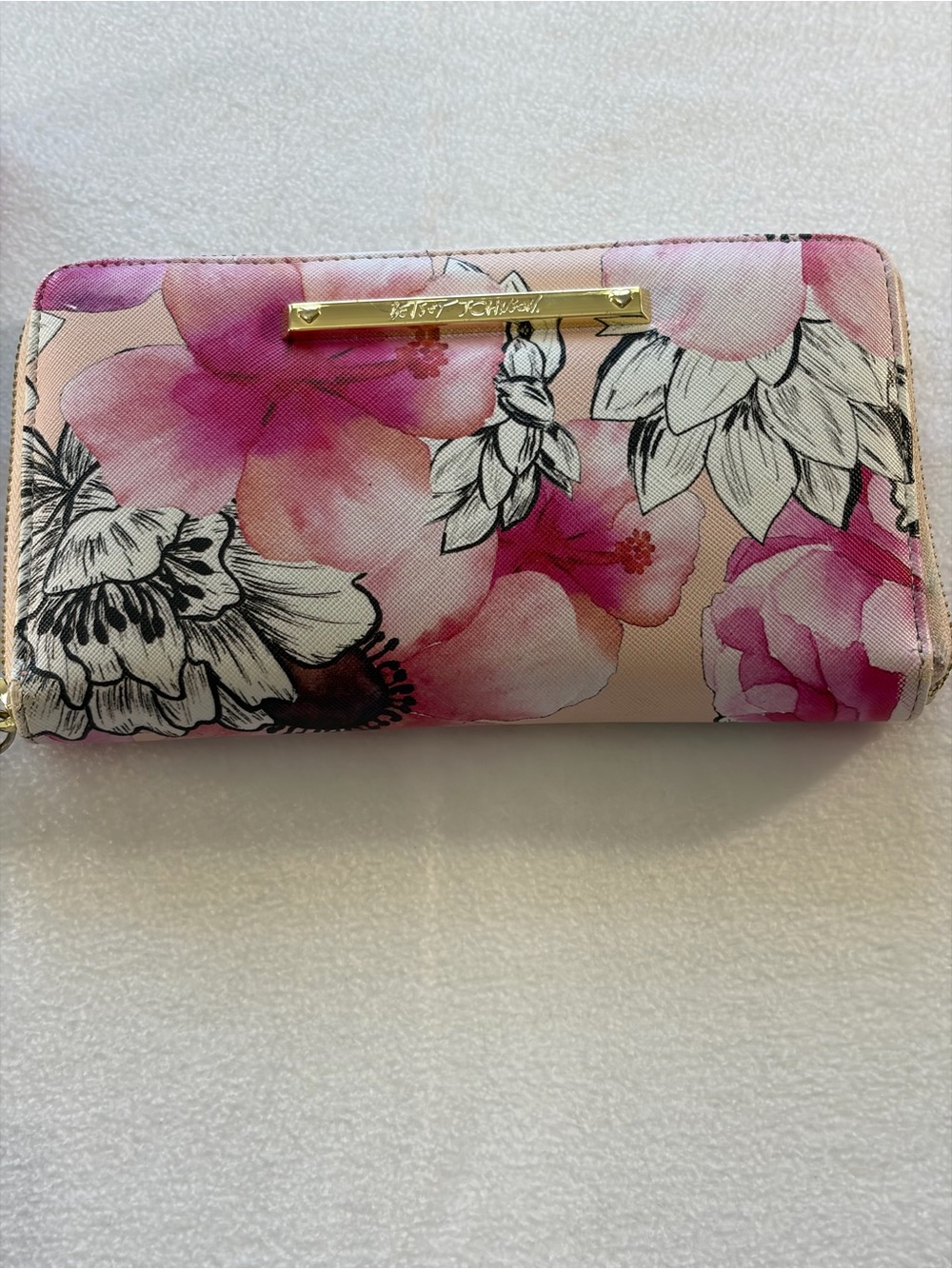 Betsey Johnson Floral Zip Wallet wristlet - Pink Floral Design